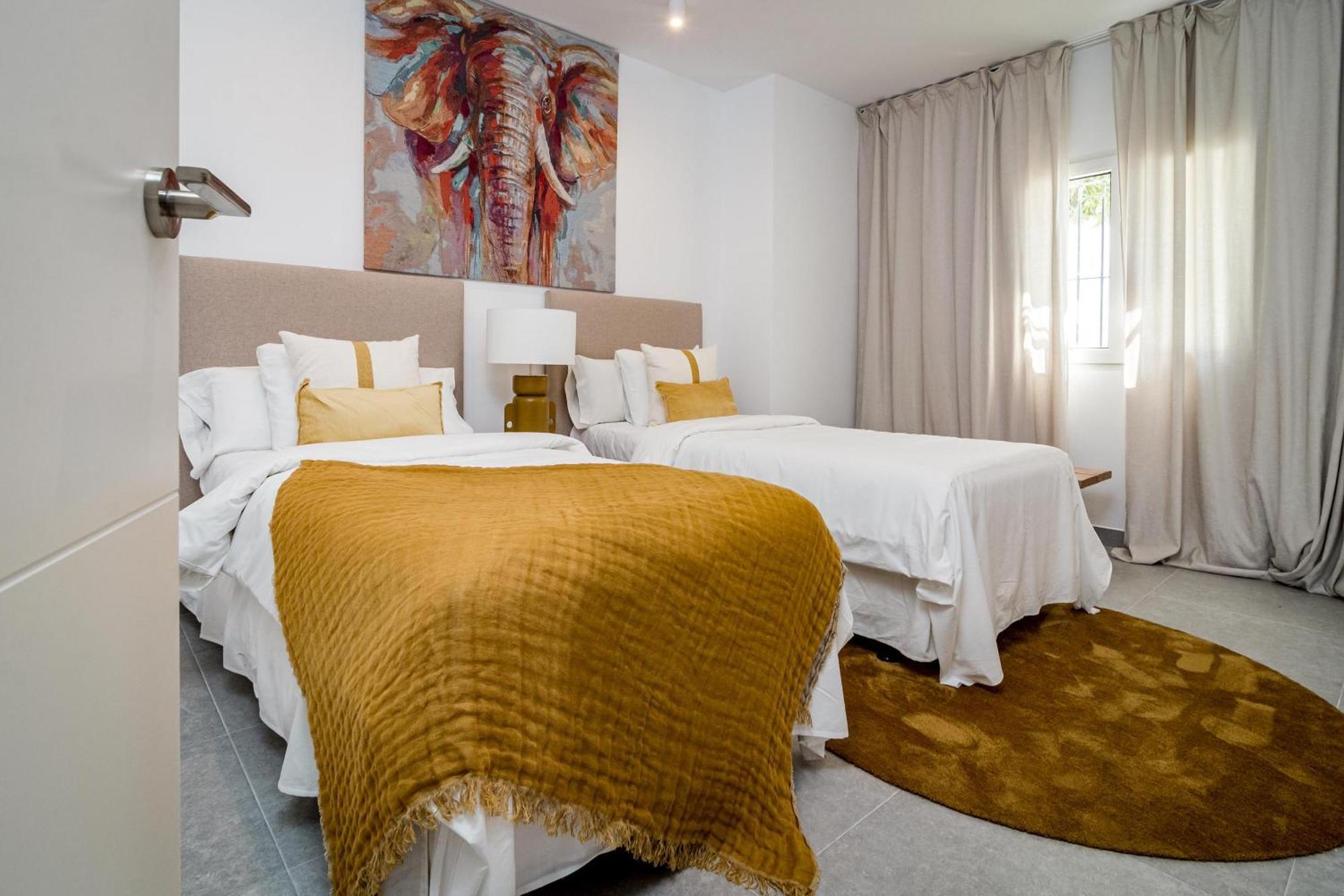 Ab3 - Spacious Home, Puerto Banus Apartemen